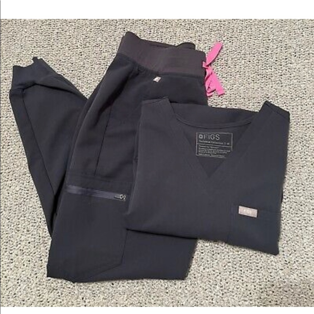 NWT figs night sky Zamora scrub bottoms and Catarina top.